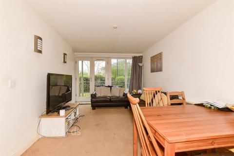 3 bed property, in Bingley Court, £180,000