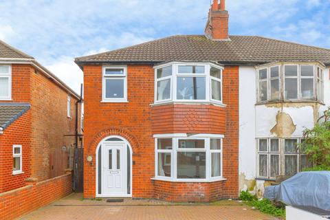 3 bed property, in Heyworth Road, £290,000