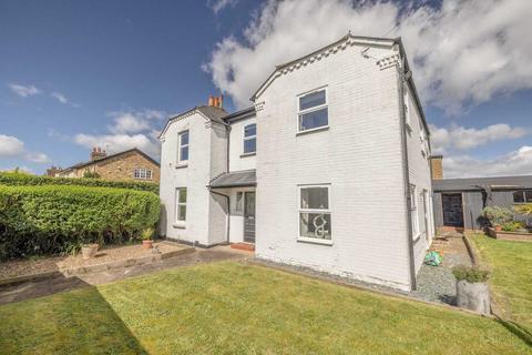 4 bed property, in High Street, £875,000