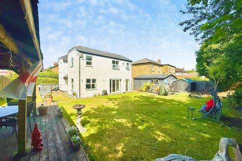 4 bed property, in High Street, £875,000