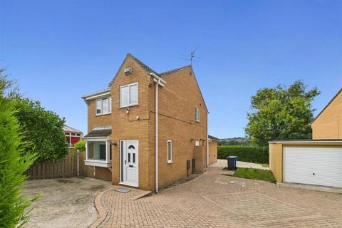 3 bed property, in Layton Drive, £345,000