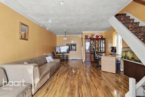 3 bed property, in Fairholme Crescent, £540,000