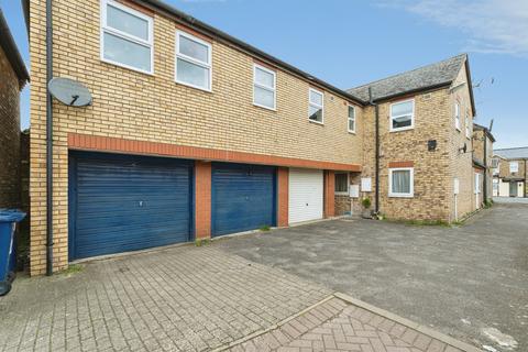 2 bed property, in Great Whyte, £100,000