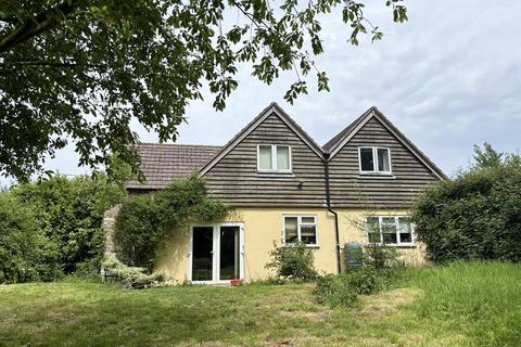 4 bed property, in Park Gate, £495,000