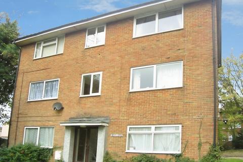 1 bed property, in Weston Lane, £87,500