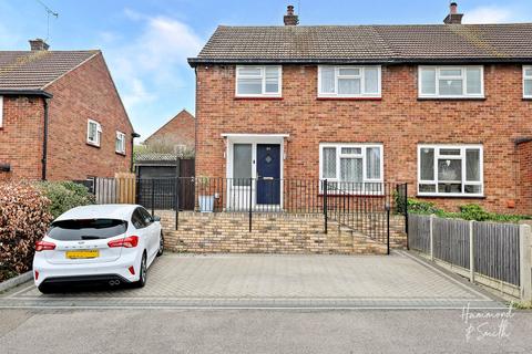 3 bed property, in Beaconfield Road, £580,000