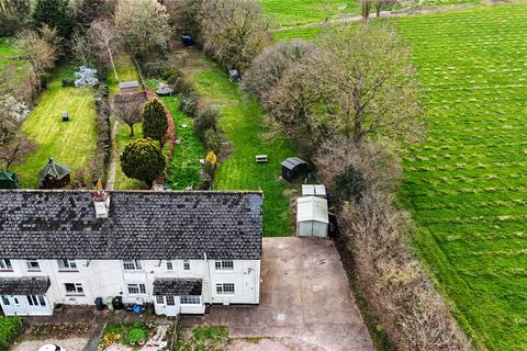 3 bed property, in Quantock Side, £325,000