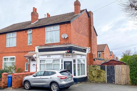 1 bed property, in Shaftesbury Road, £245,000