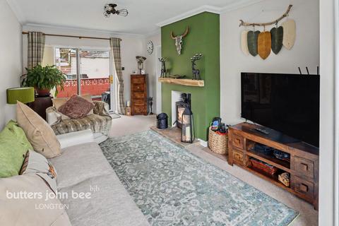 3 bed property, in Waterside Drive, £150,000