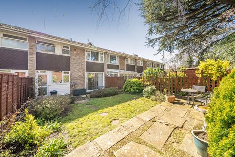 3 bed property, in Cedar Close, £320,000