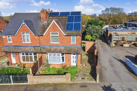 3 bed property, in Bennett Street, £225,000