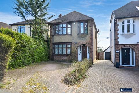 3 bed property, in Shepherds Hill, £675,000