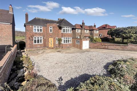 3 bed property, in Burton Road, £425,000