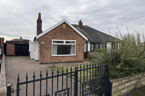 2 bed property, in Lawrence Crescent, £185,000