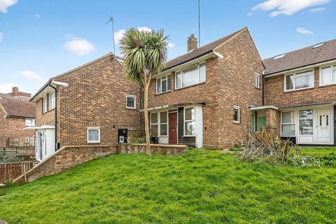 3 bed property, in Stourhead Close, £600,000