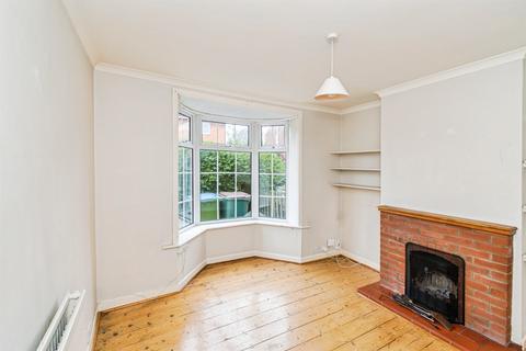 2 bed property, in Firgrove Road, £260,000