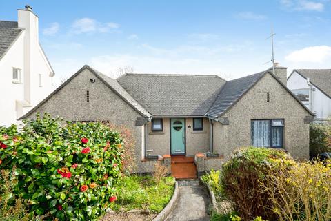 2 bed property, in Toltuff Crescent, £350,000