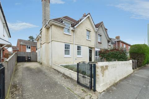 4 bed property, in Ripon Road, £350,000