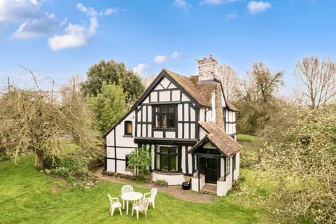 2 bed property, in Richards Castle, £625,000