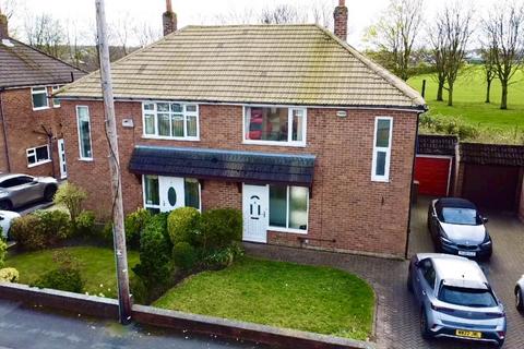 3 bed property, in Windlebrook Crescent, £275,000