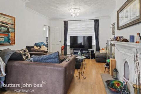 2 bed property, in Alamein Road, £190,000
