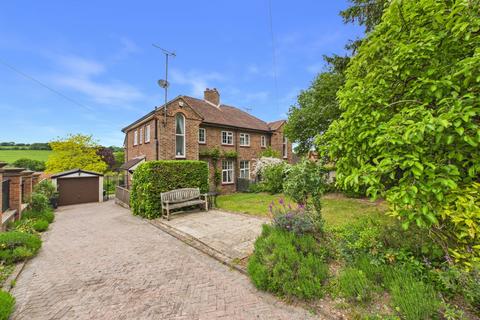 3 bed property, in Wash Hill, £686,000
