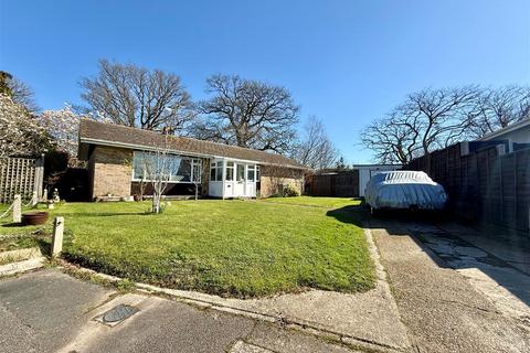 3 bed property, in Furners Mead, £525,000