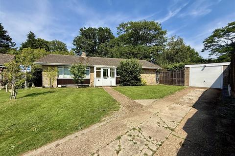 3 bed property, in Furners Mead, £525,000