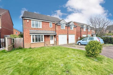 4 bed property, in Gilwern Court, £260,000