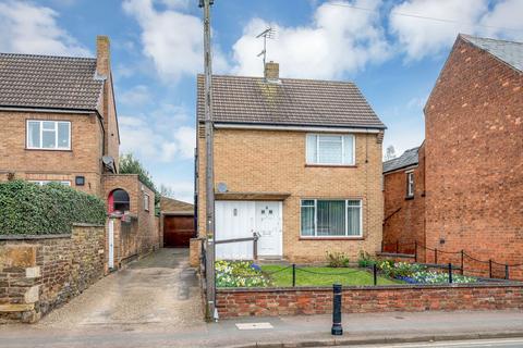 2 bed property, in Cold Overton Road, £239,950