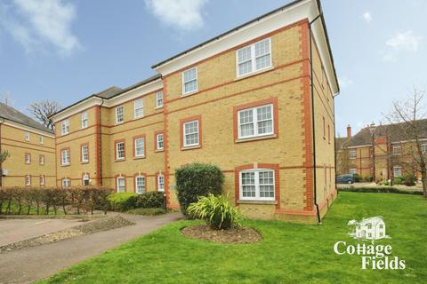 1 bed property, in Blackwell Close, £305,000