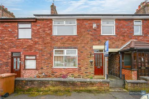 3 bed property, in New Road, £120,000
