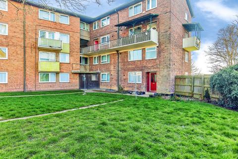 3 bed property, in Elizabeth Street, £110,000
