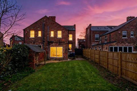 5 bed property, in West Bridgford, £595,000