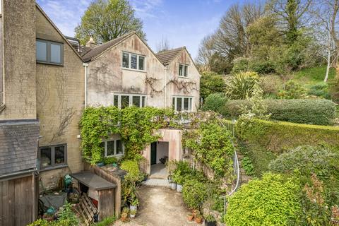 4 bed property, in Quarhouse, £850,000