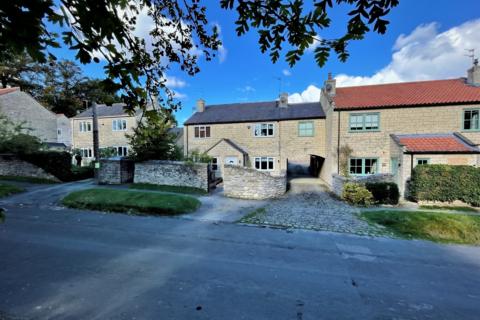 3 bed property, in Saxton ~ Dam Lane, £339,000