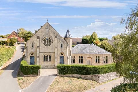 5 bed property, in Oakridge Lynch, £850,000