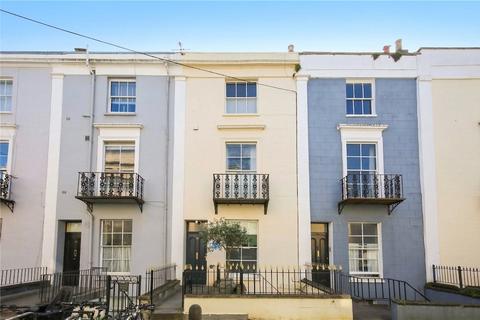 1 bed property, in Oakfield Place, £299,995
