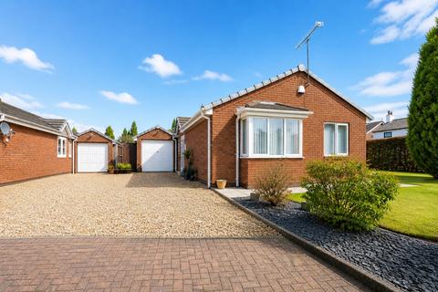 2 bed property, in Meadowbrook, £325,000