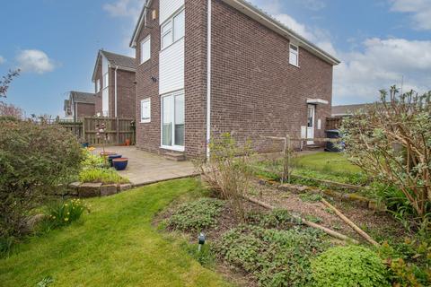 3 bed property, in Mosborough Hall Drive, £285,000