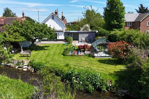 3 bed property, in Ringwood Road, £629,950