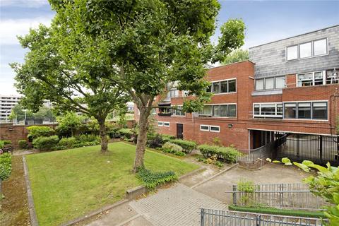 1 bed property, in Chalbury Walk, £300,000