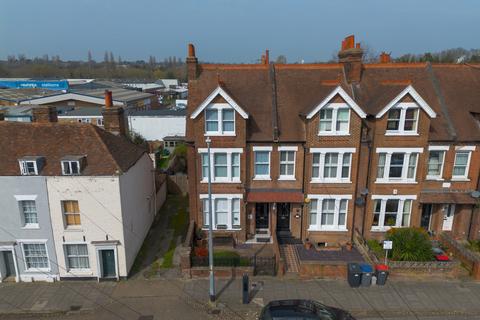 8 bed property, in 94 Wincheap, £750,000