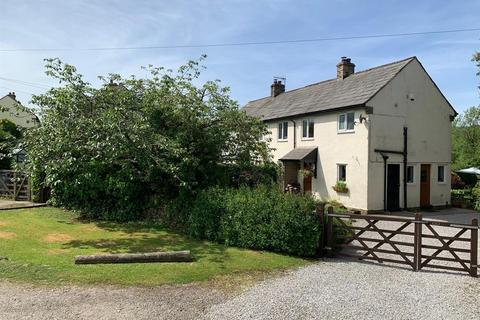 3 bed property, in Paddock Lane, £415,000