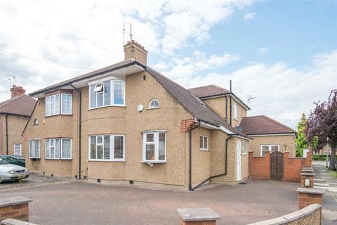 4 bed property, in North View, £800,000