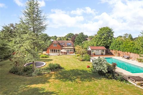 4 bed property, in South Drive, £1,800,000