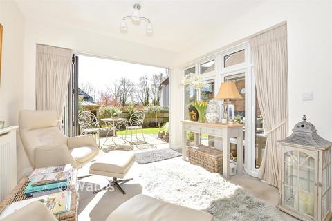 3 bed property, in Hawthornden Grove, £600,000