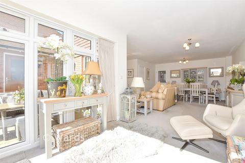 3 bed property, in Hawthornden Grove, £600,000
