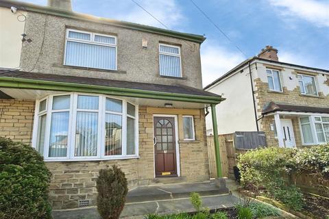 3 bed property, in Lesmere Grove, £178,000