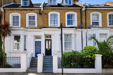1 bed property, in 33 Spencer Road, £300,000